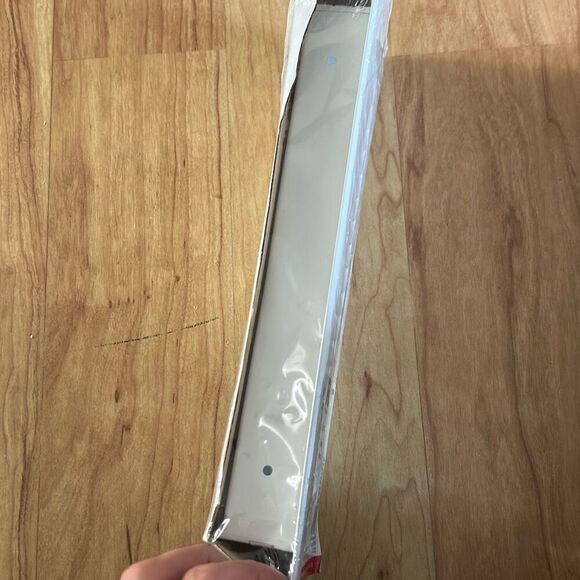 WHITE 2" X 10" METAL FLOOR AIR REGISTER RELIABILT 0066997 - Picture 2 of 3